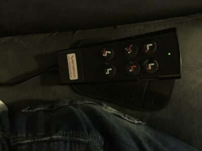 seconde télécommande du fauteuil, disponible pour piloter le fauteuil à la main.